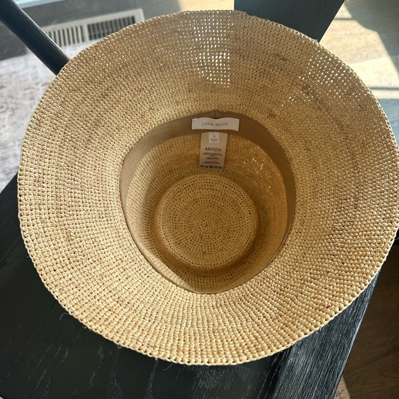 Aritzia straw bucket hat - Picture 3 of 5